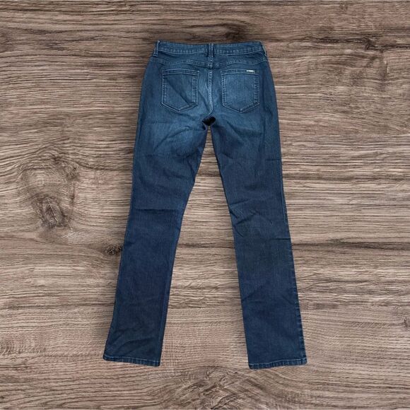 Jennifer Lopez Blue Straight Jeans with Timeless Appeal - Picture 2 of 6